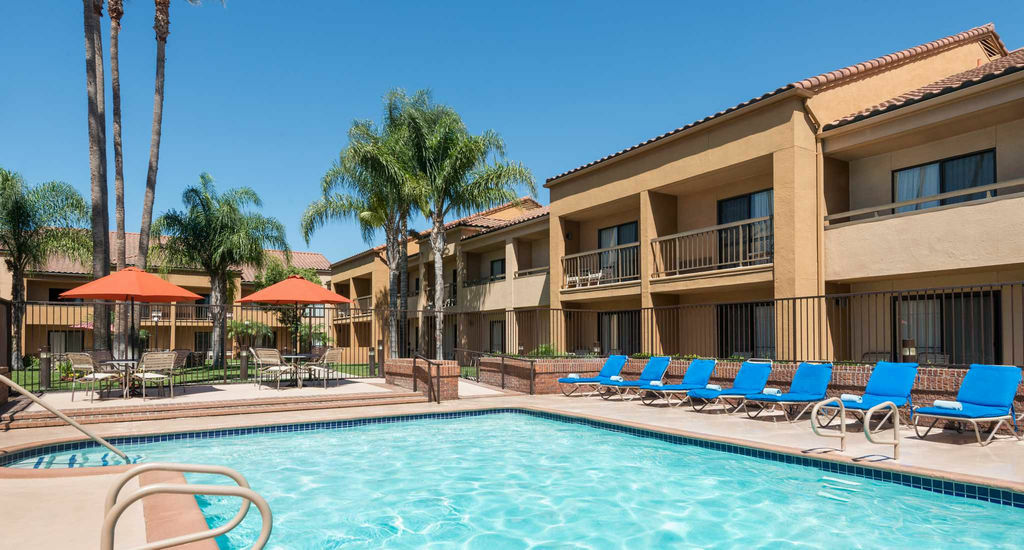 מלון Courtyard Anaheim בואנה פארק מראה חיצוני תמונה
