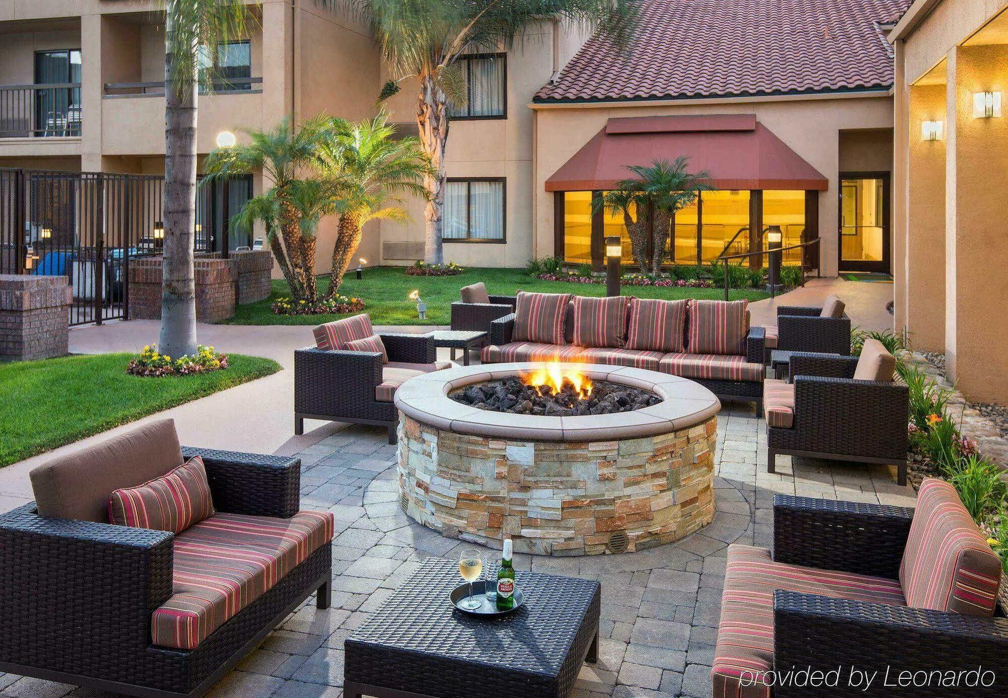 מלון Courtyard Anaheim בואנה פארק מראה חיצוני תמונה